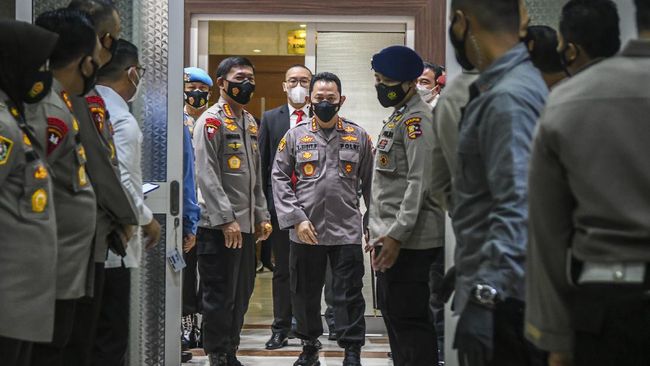 Imparsial Tak Habis Pikir Kapolri Masih Bisa Tersenyum di HUT TNI